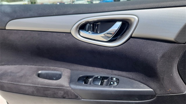 Vehicle image 17 of 32