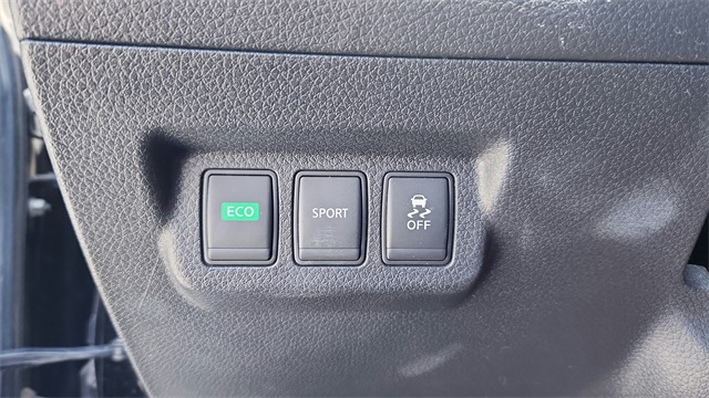 Vehicle image 27 of 32