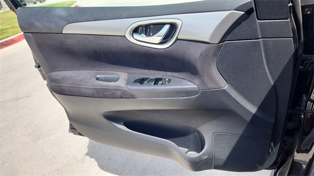 Vehicle image 18 of 32
