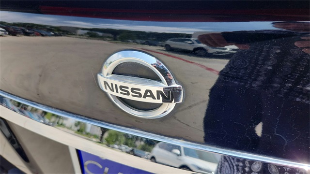 Vehicle image 23 of 32