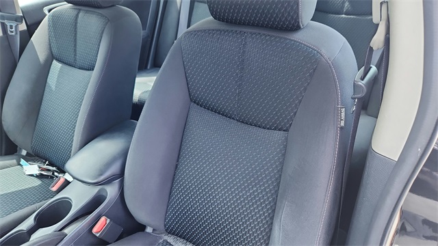 Vehicle image 10 of 32