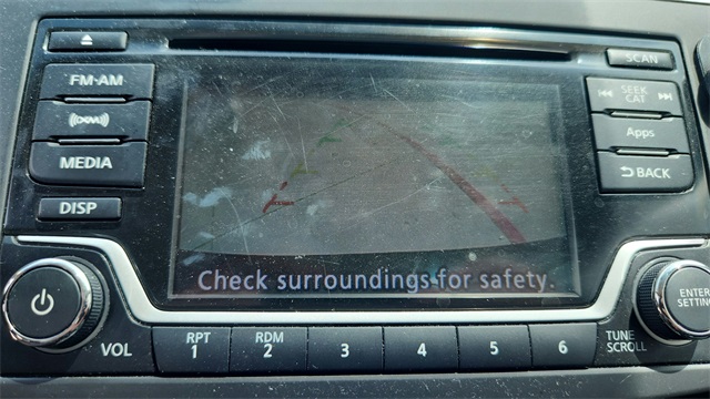Vehicle image 14 of 32
