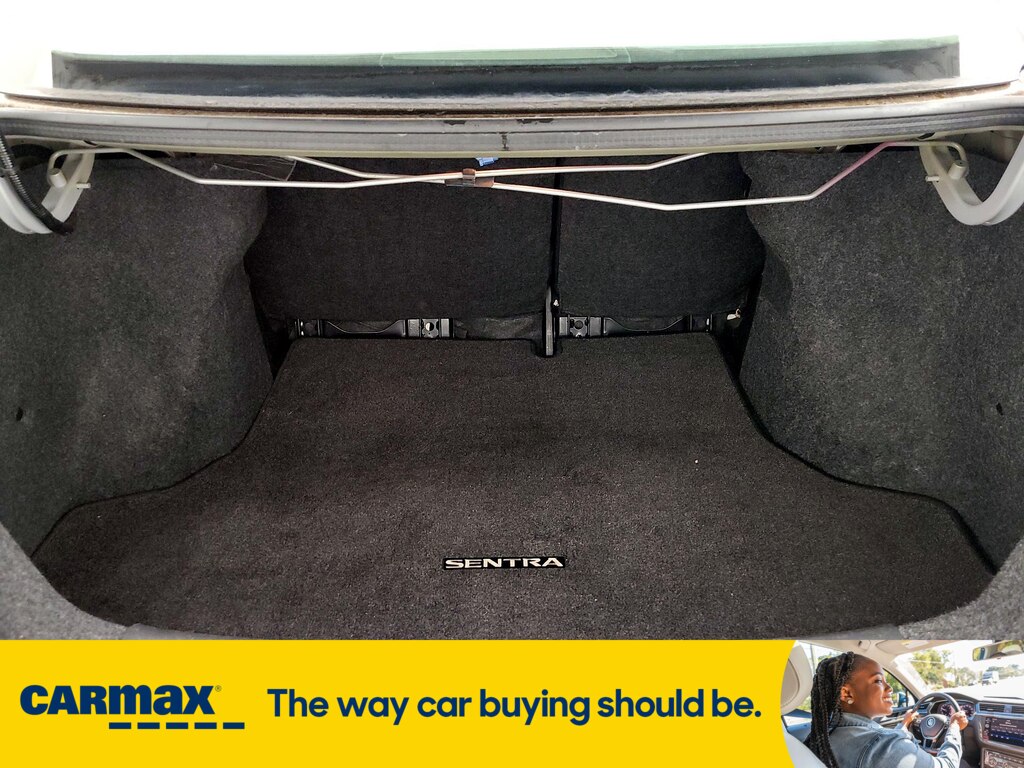 Vehicle image 25 of 32