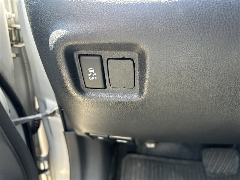 Vehicle image 100 of 110