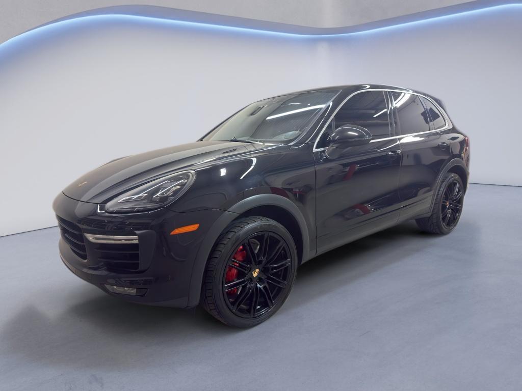 2015 Porsche Cayenne Turbo Image 1 of 39
