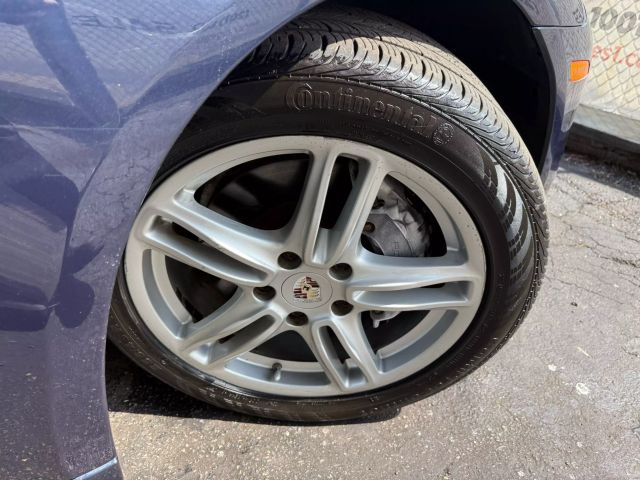 Vehicle image 17 of 52