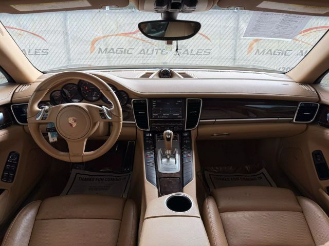 Vehicle image 33 of 52