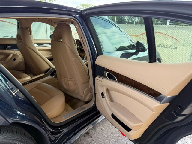 Vehicle image 4 of 52
