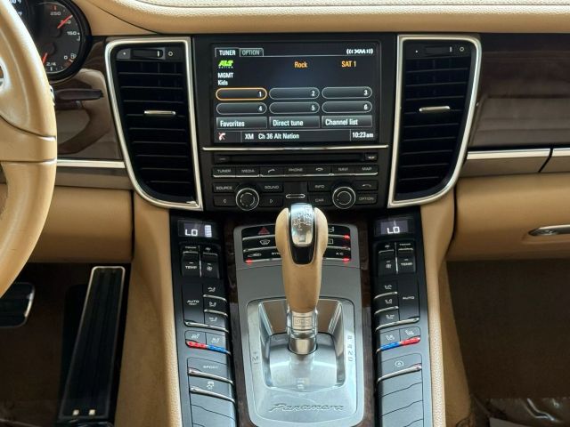 Vehicle image 48 of 52