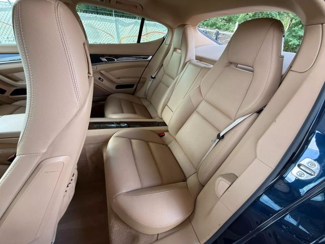 Vehicle image 27 of 52