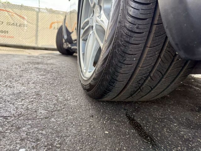 Vehicle image 21 of 52