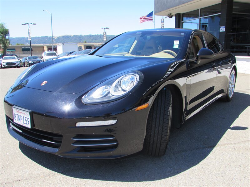 2015 Porsche Panamera 4 Image 1 of 41
