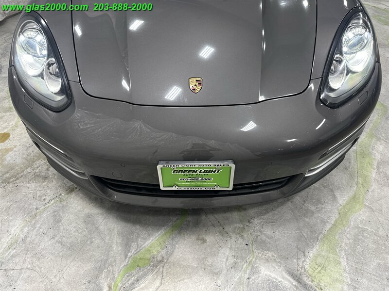 2015 Porsche Panamera Base Image 2 of 26