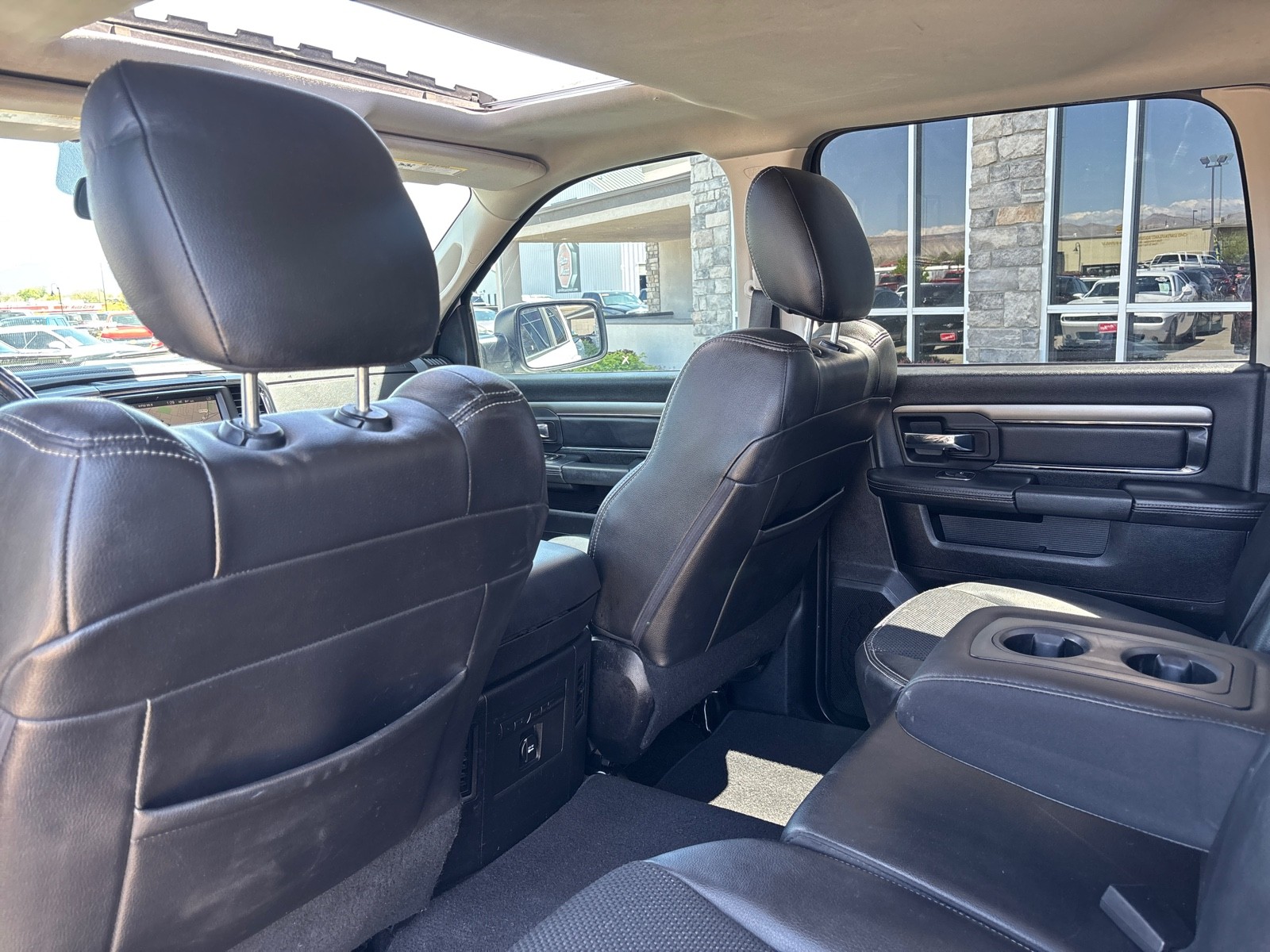 Vehicle image 29 of 37