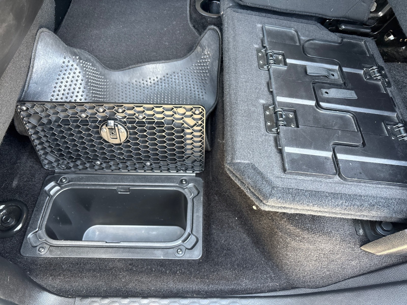 Vehicle image 31 of 37