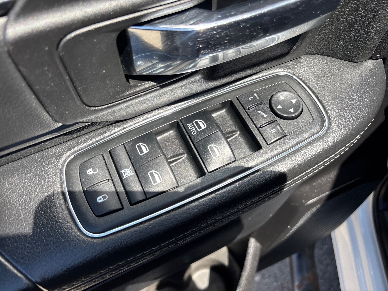 Vehicle image 10 of 37
