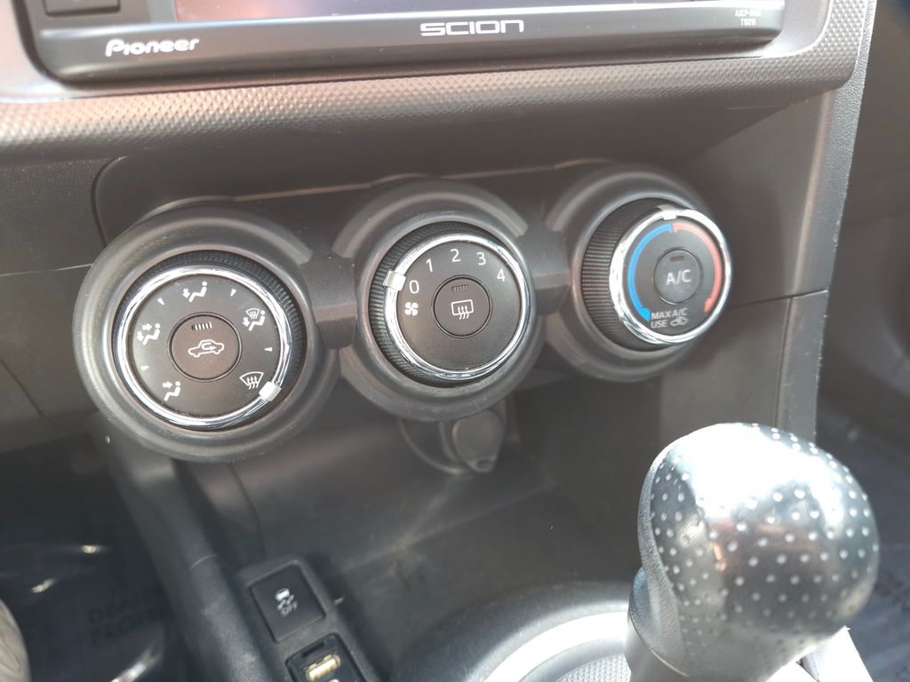 Vehicle image 23 of 27