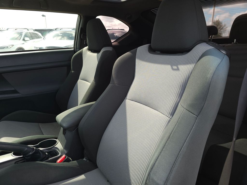 Vehicle image 17 of 27