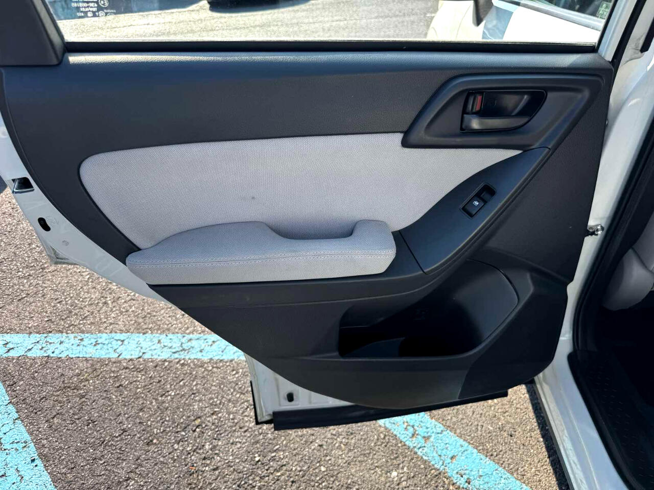 2015 Subaru Forester 2.5i Image 23 of 27