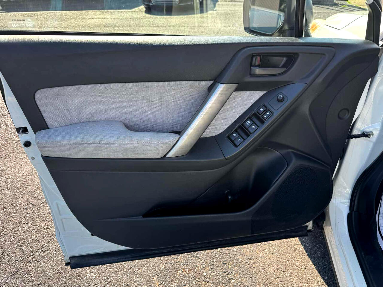 2015 Subaru Forester 2.5i Image 22 of 27