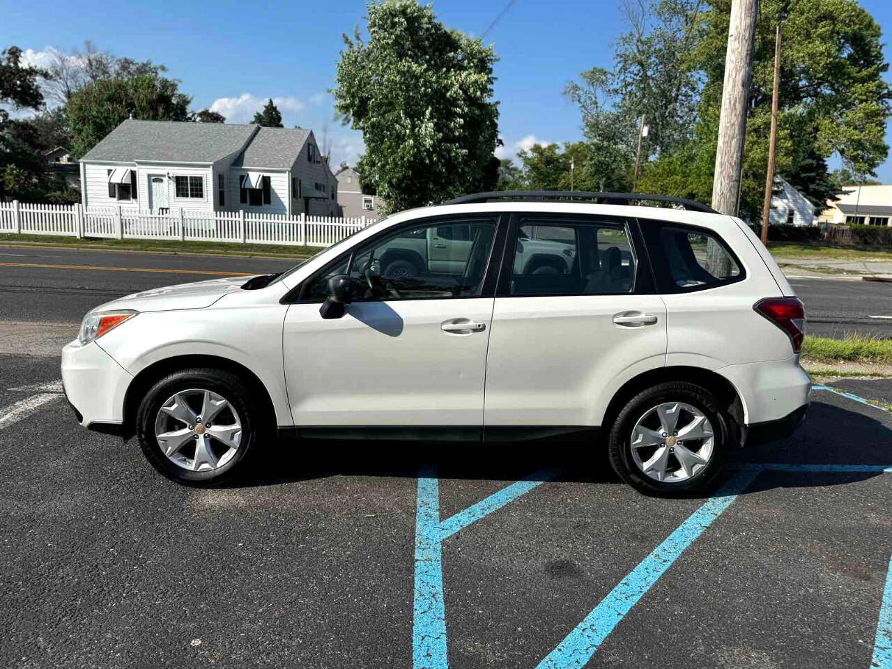 2015 Subaru Forester 2.5i Image 11 of 27