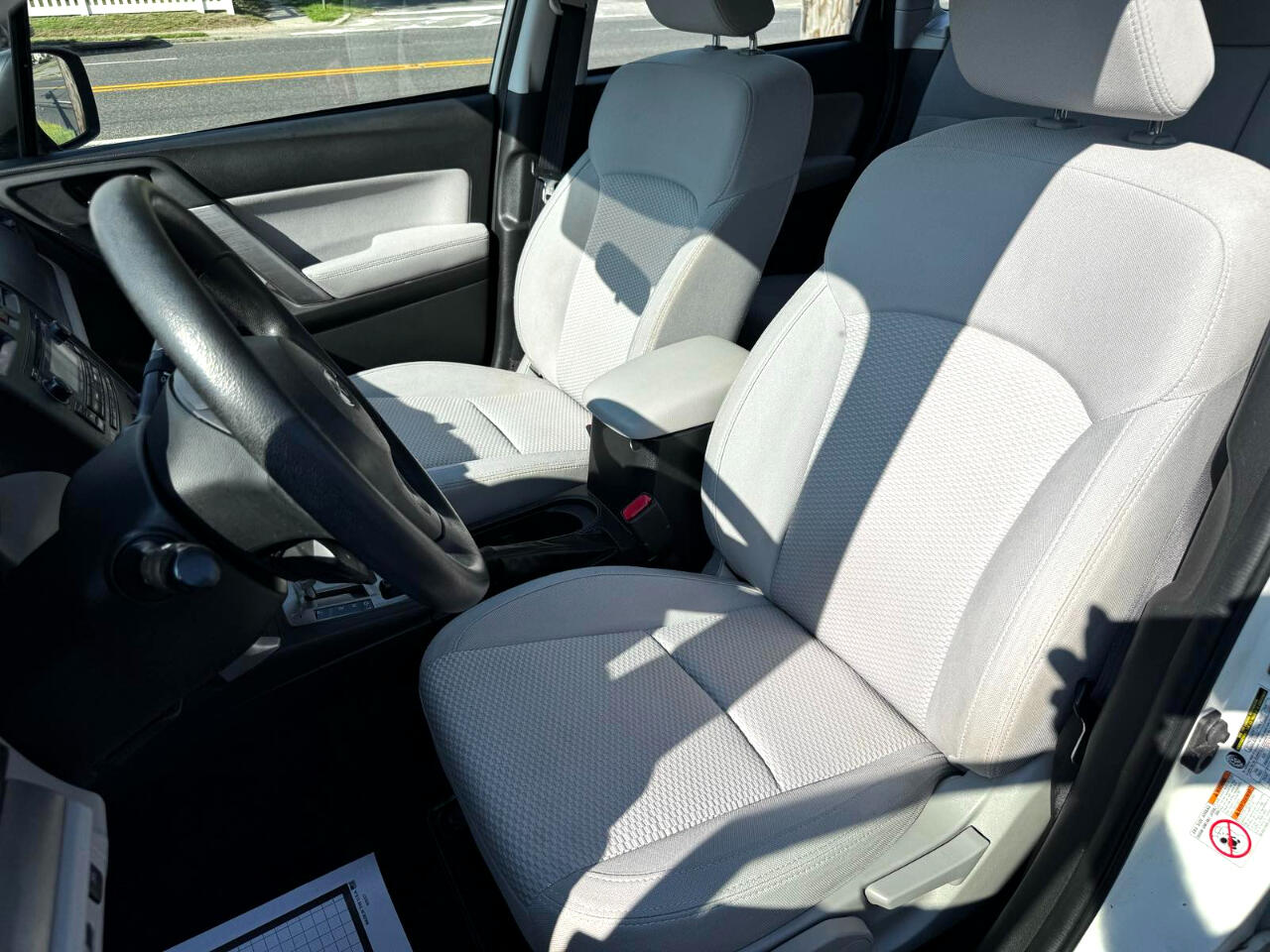 2015 Subaru Forester 2.5i Image 16 of 27