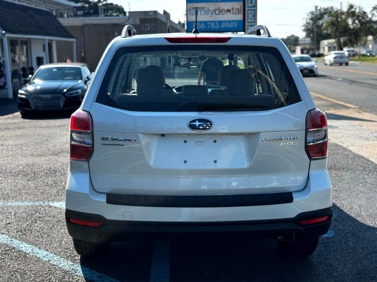 2015 Subaru Forester 2.5i Image 9 of 27