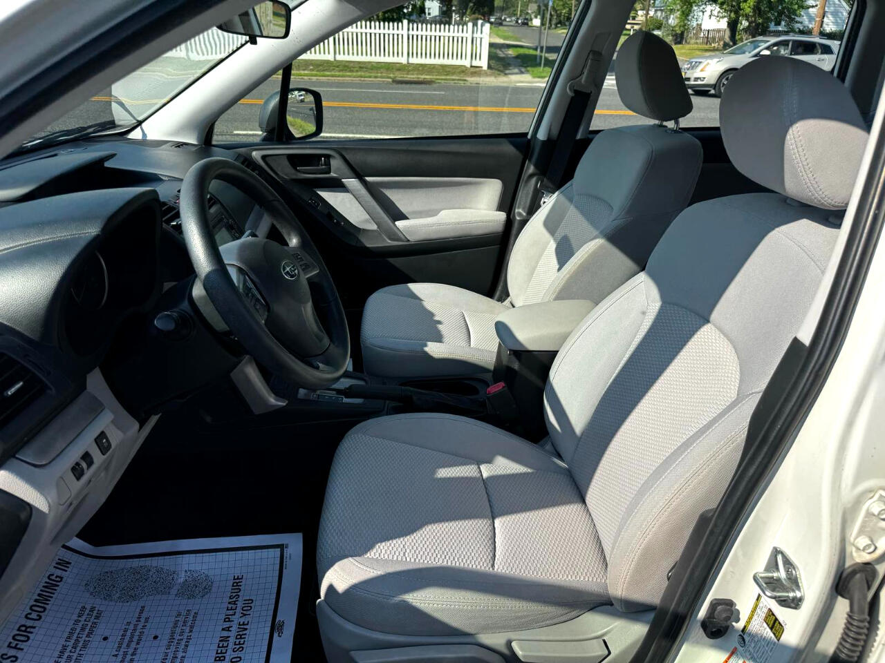 2015 Subaru Forester 2.5i Image 17 of 27