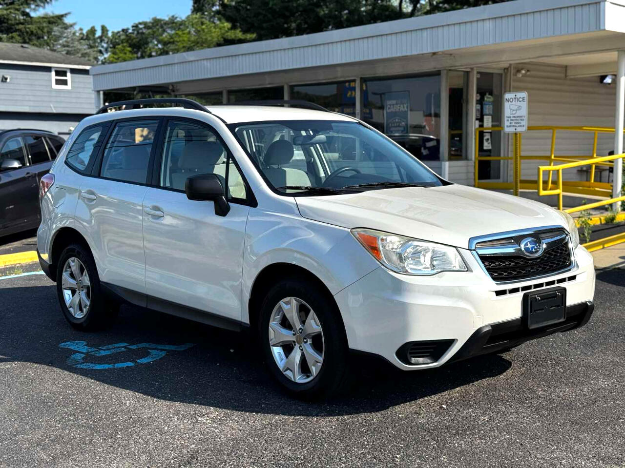 2015 Subaru Forester 2.5i Image 6 of 27