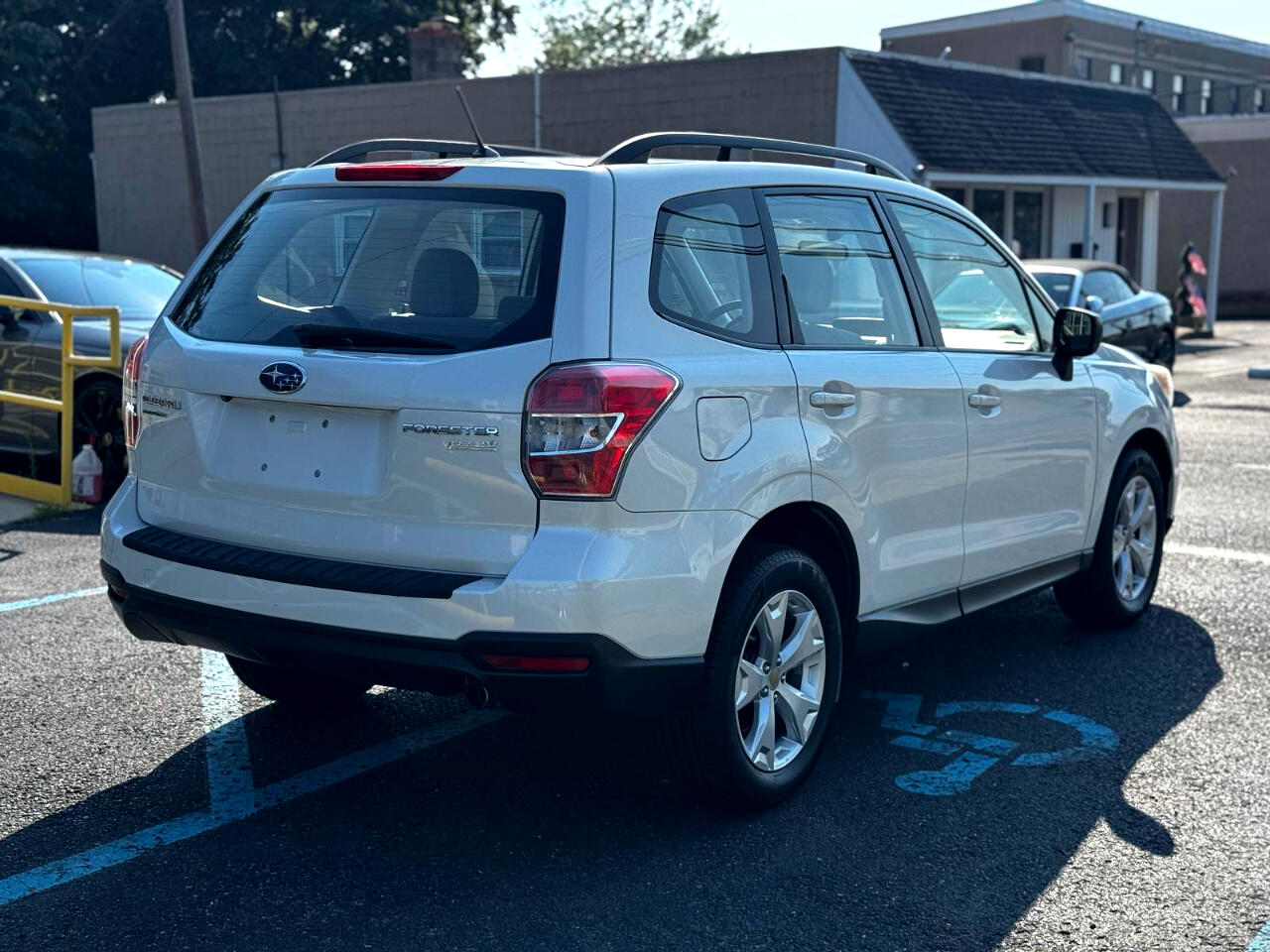 2015 Subaru Forester 2.5i Image 8 of 27