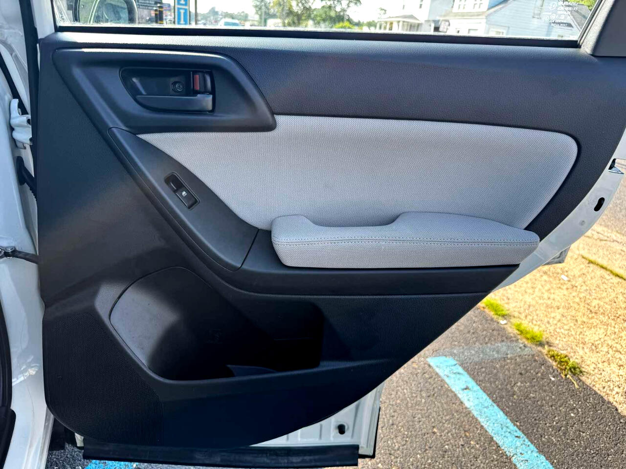 2015 Subaru Forester 2.5i Image 24 of 27