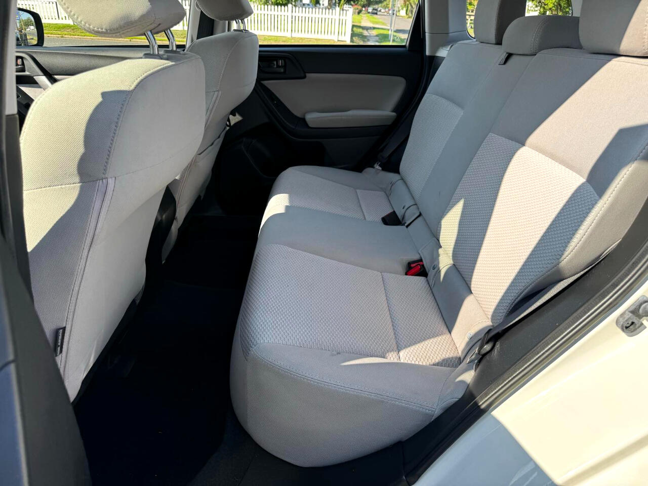 2015 Subaru Forester 2.5i Image 15 of 27