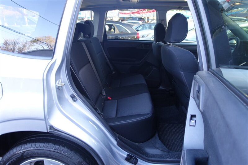 2015 Subaru Forester 2.5i Premium Image 16 of 25