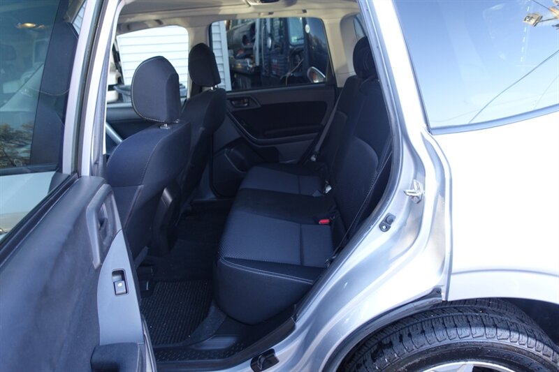 2015 Subaru Forester 2.5i Premium Image 11 of 25