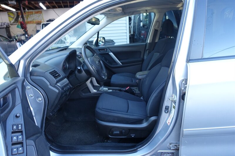 2015 Subaru Forester 2.5i Premium Image 9 of 25