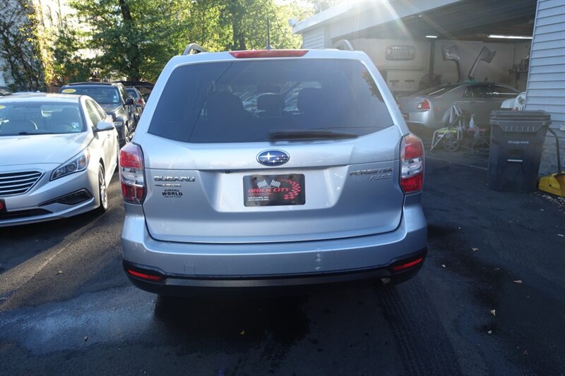 2015 Subaru Forester 2.5i Premium Image 8 of 25