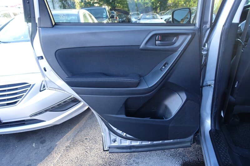 2015 Subaru Forester 2.5i Premium Image 12 of 25