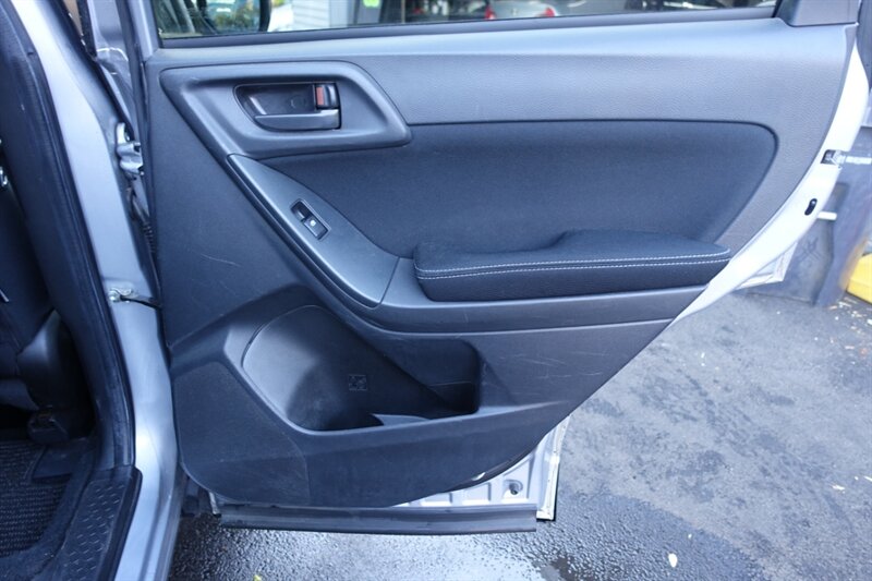 2015 Subaru Forester 2.5i Premium Image 17 of 25