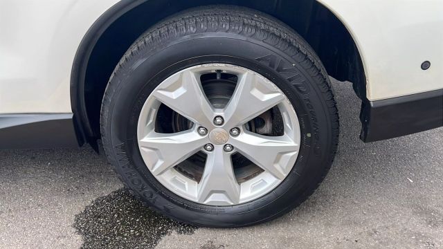 Vehicle image 10 of 34