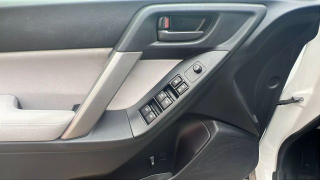 Vehicle image 25 of 34