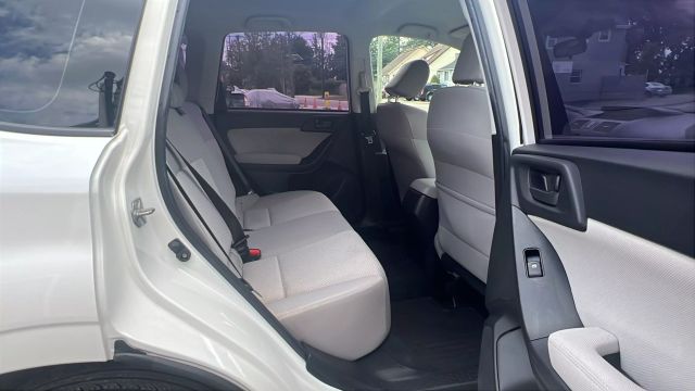 Vehicle image 15 of 34