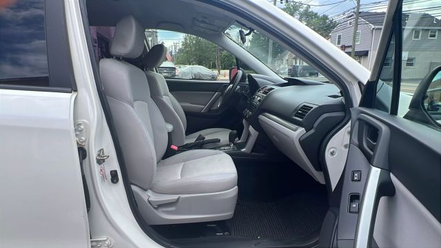 Vehicle image 14 of 34