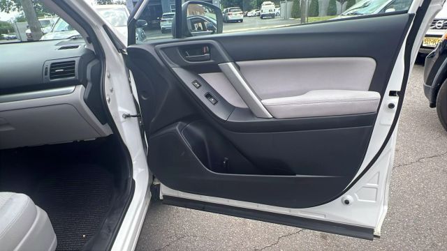 Vehicle image 32 of 34