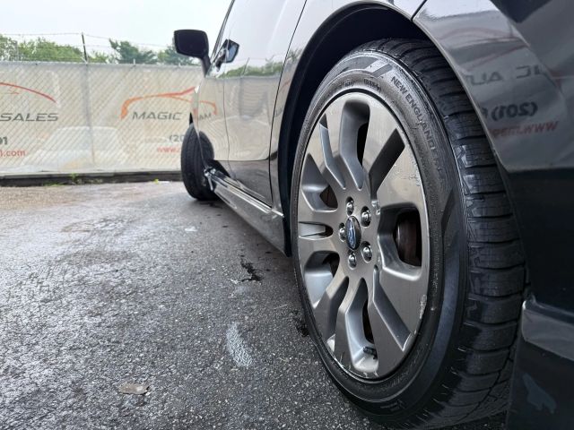 Vehicle image 19 of 48