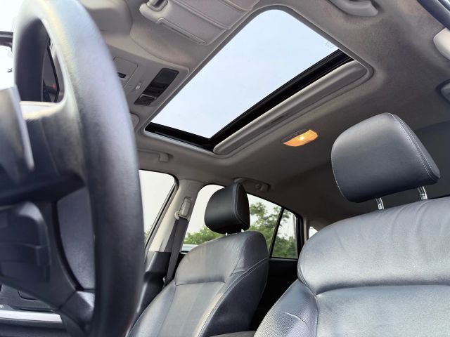 Vehicle image 27 of 48