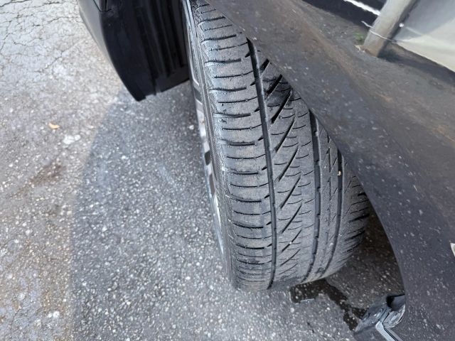 Vehicle image 21 of 48