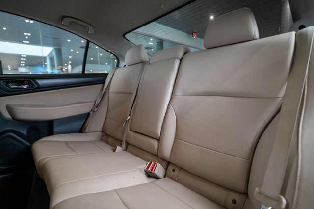 2015 Subaru Legacy 2.5i Limited Image 11 of 31