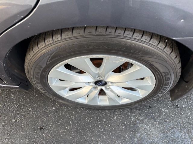 2015 Subaru Legacy 2.5i Premium Image 16 of 49