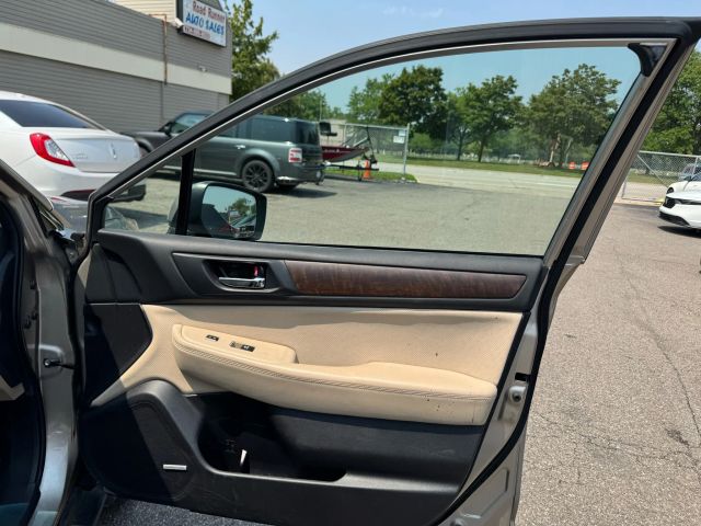 Vehicle image 17 of 18