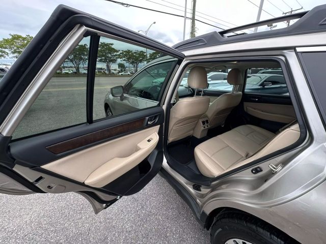 2015 Subaru Outback 2.5i Limited Image 18 of 55